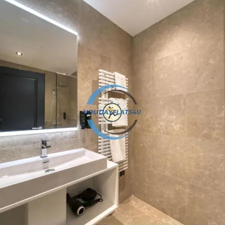 Large 4bd, 8 Guests & Апартаменты Париж