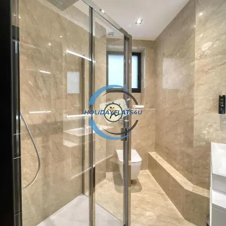 Large 4bd, 8 Guests & Апартаменты Париж