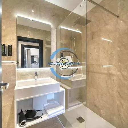 Апартаменты Large 4bd, 8 Guests & *